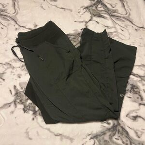 green lululemon pants